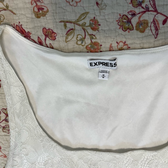 Women’s bundle two T-shirts one tank - Picture 5 of 7